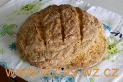 mrkvovoorechovy_chleb.jpg